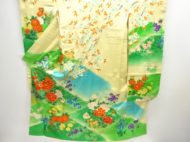 アンティーク　草花模様刺繍振袖